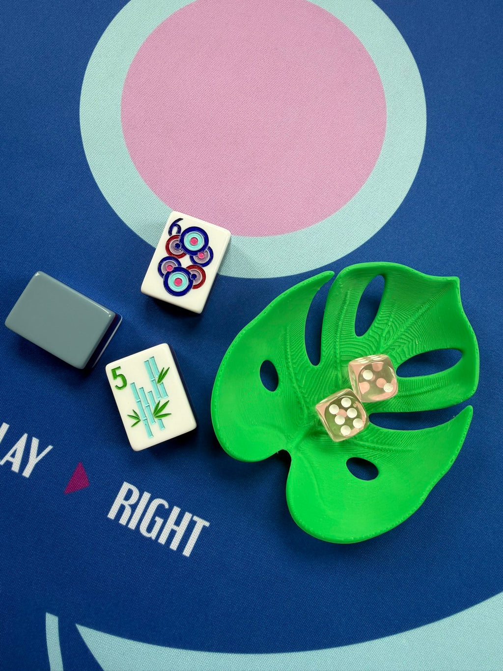 Monstera Leaf Mahjong Dice Holder