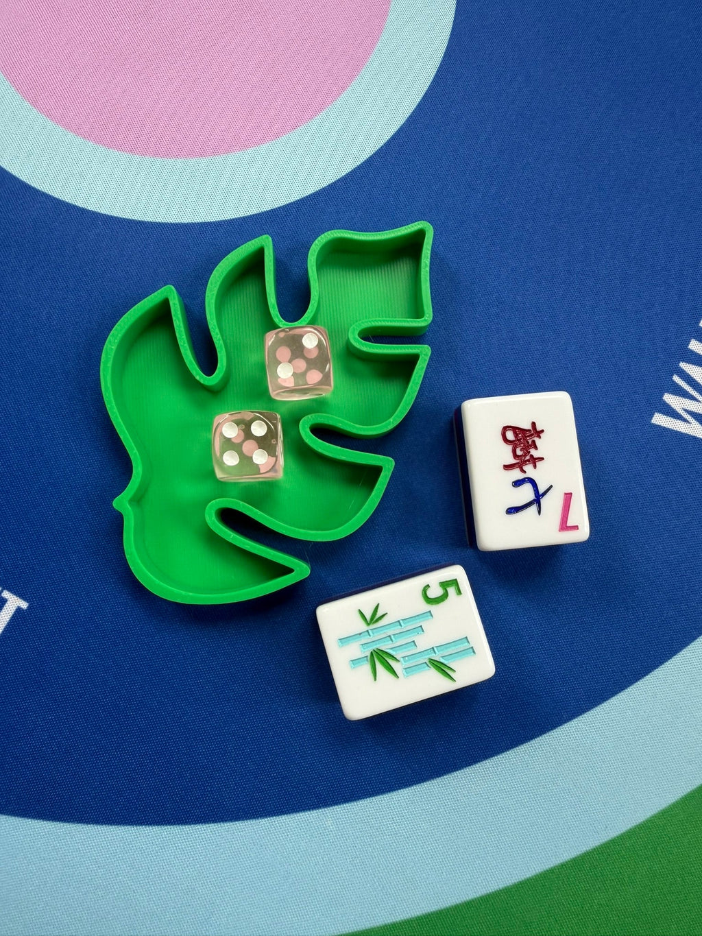 Palm Leaf Mahjong Dice Holder